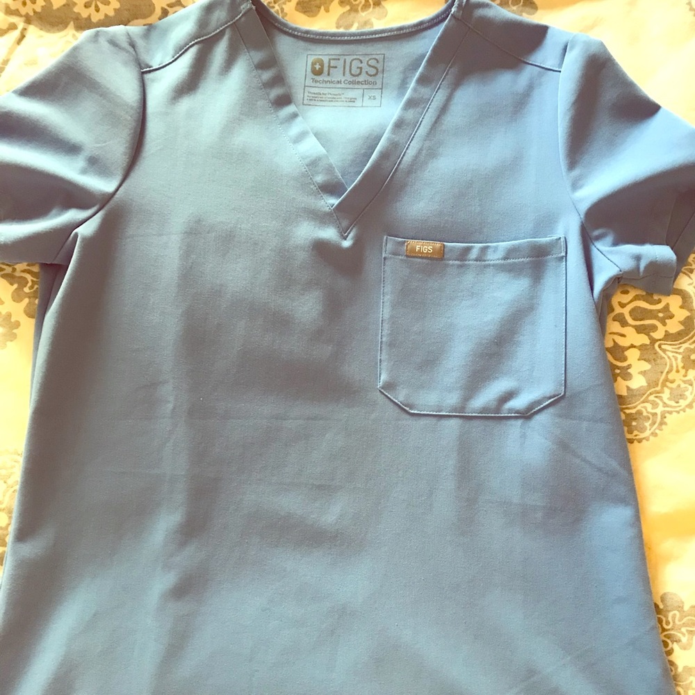 💕Figs one pocket scrub top size xs💕